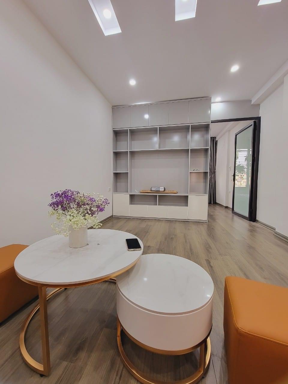 BÁN NHÀ TẬP THỂ 658 TRƯƠNG ĐỊNH QUẬN HOÀNG MAI - 70M 2PN - HƠN 1 TỶ NHÀ ĐẸP FULL NỘI THẤT OTO ĐỖ CHÂN CẦU THANG