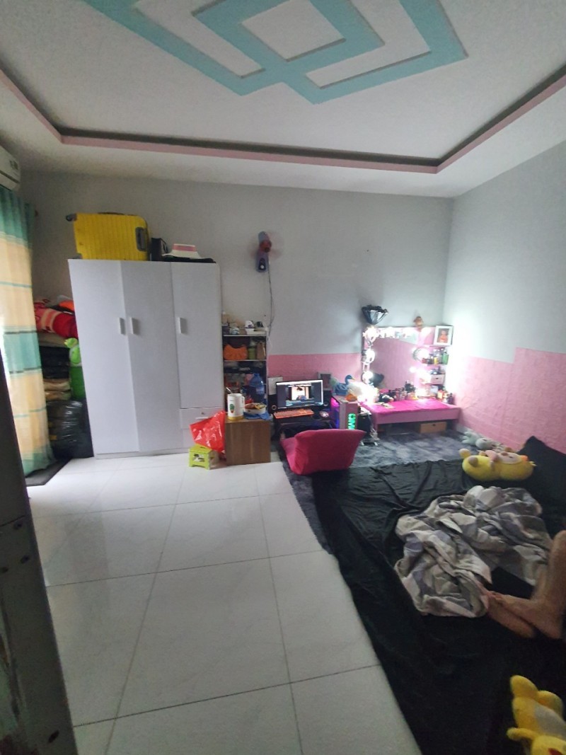 Bán nhà Lạc Long Quân, 4x16, sát hẻm ô tô, ở ngay, chỉ 4 tỷ nhỉnh.