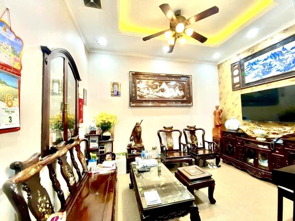 # BÁN NHÀ MẶT PHỐ BÁT KHỐI, LONG BIÊN 88 M 5 TẦNG 12TỶ 5, VỈA HÈ ĐÁ BÓNG, KINH DOANH ĐỈNH, MẶT TIỀN ĐẸP.