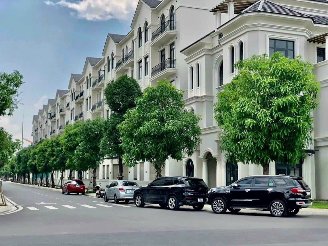 NHÀ PHỐ VINHOMES GRAND PARK - CHỦ BÁN GẤP - TẶNG 4-5 tỷ - DTĐ: 144 m2 (8x18)-DTXD: 498m2