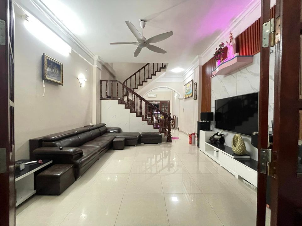 Bán nhà Văn Phú, Hà Đông, 4 ngủ đẹp, dân tự xây, về ở luôn, 45m giá 4.55 tỷ.