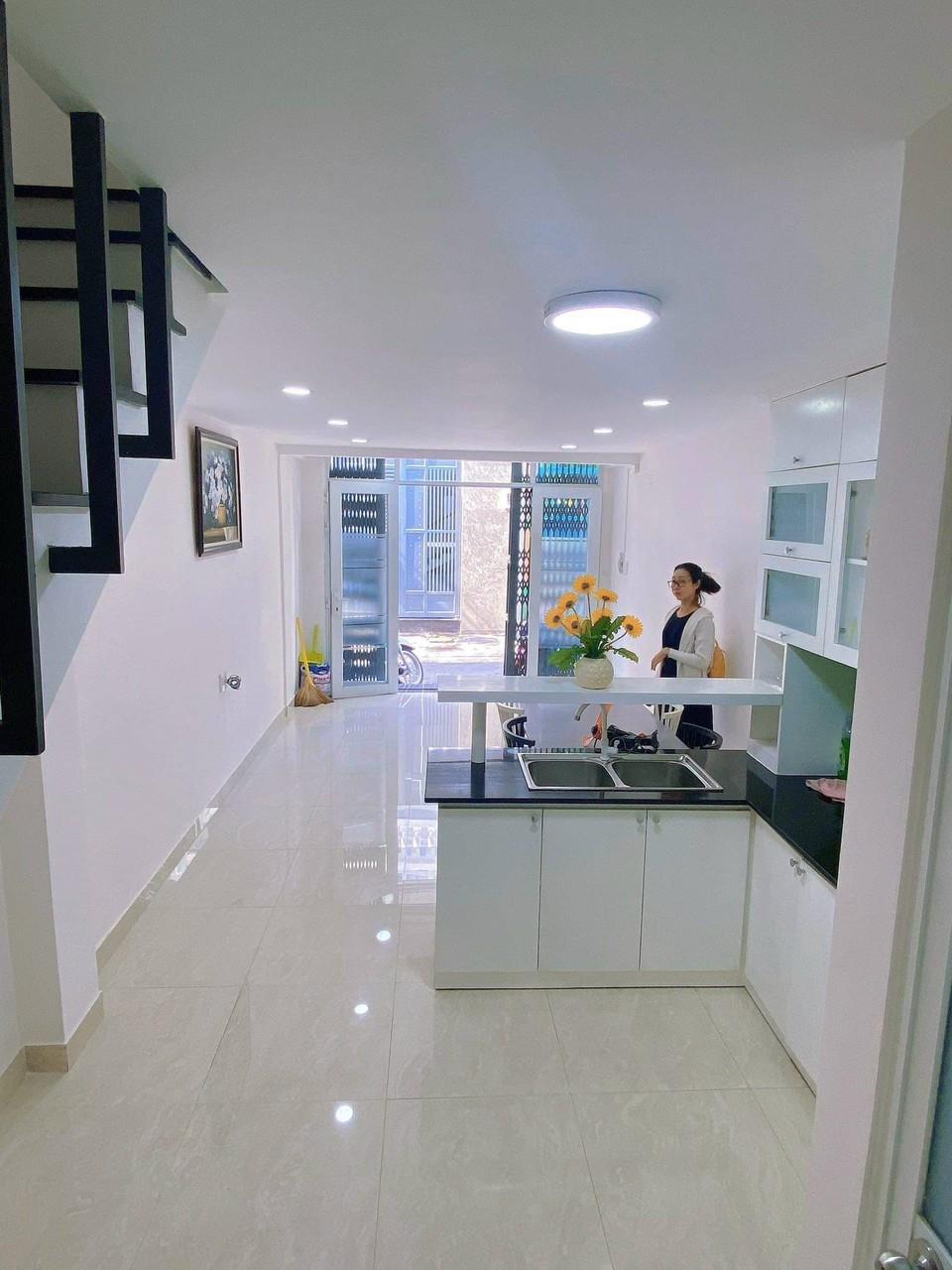 Bán Gấp nhà đường Song Hành 45.6m2 Quận 12 chuyển nhà sang quận 10 công tác.