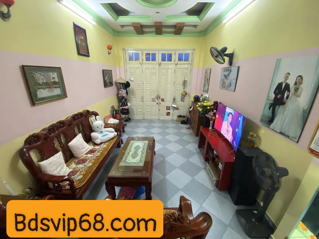 Bán nhà đẹp ở ngay thuộc ngõ 213 Giáp Nhất, 42m2 mặt tiền 3.5m giá 4.9 tỷ.