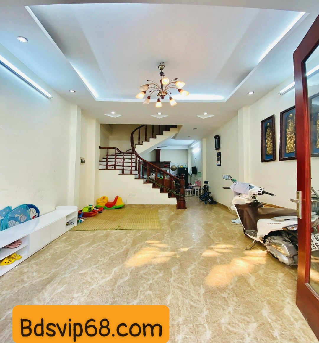 Bán nhà vị trí trung tâm quận Đống Đa, ô tô đỗ cửa 55m2 5 tầng mặt tiền 4.4m giá 10.5 tỷ.