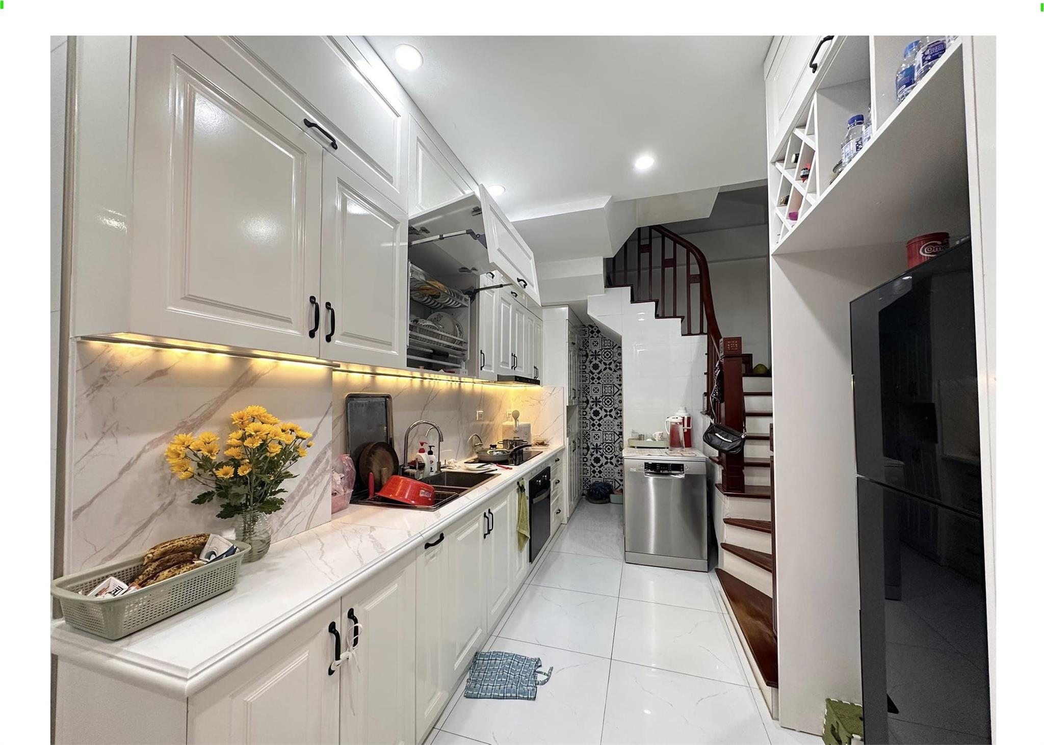 “Hiếm”CHÍNH CHỦ NHỜ BÁN NHÀ MỚI ,SỔ ĐỎ TRUNG TÂM BỒ ĐỀ - VÀI BƯỚC RA NGÕ Ô TÔ,.