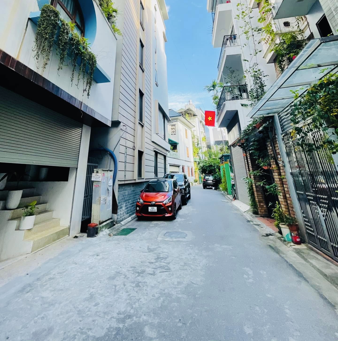 Siêu Phẩm! Bán nhà Nguyên Văn Cừ, Vị trí VIP, Ngõ Ô tô tránh, DT;70m2. MT;4m.