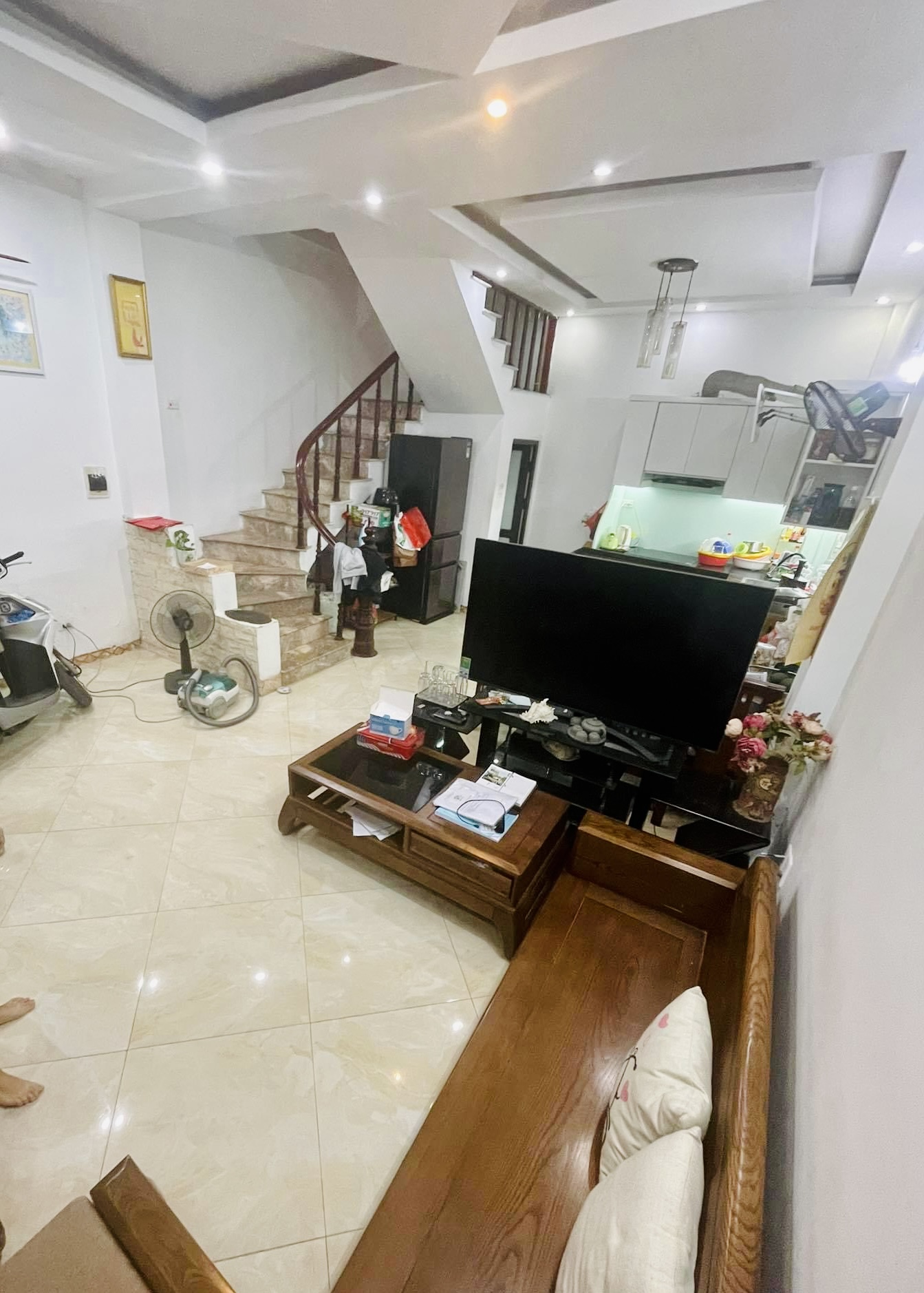 BÁN NHÀ NGÕ 76 VĨNH HƯNG QUẬN HOÀNG MAI - 40M 3 TẦNG MT 5M - NHỈNH 3 TỶ NGÕ THÔNG LĨNH NAM ĐÔNG THIÊN NHÀ DÂN XÂY SỔ ĐỎ ĐẸP NỞ HẬU