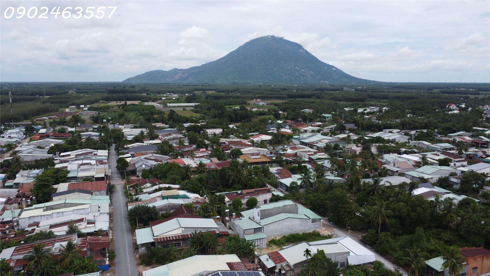 Bán Nhà Gần Trường Học và Chợ, Khu dân sinh sống giám sát.