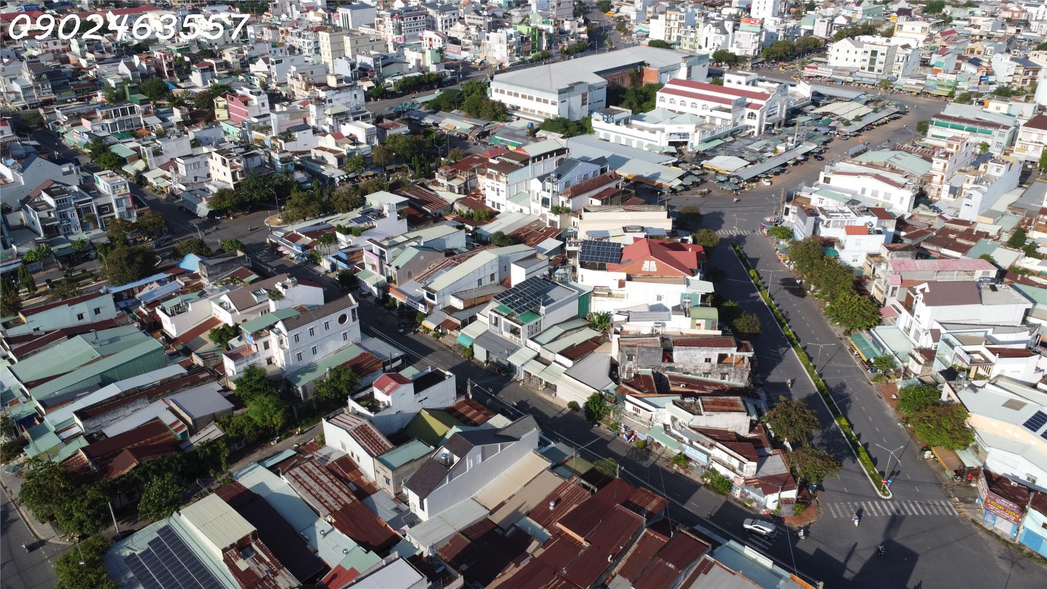 Bán Đất Tặng Nhà Ngay Chợ Long Hoa.