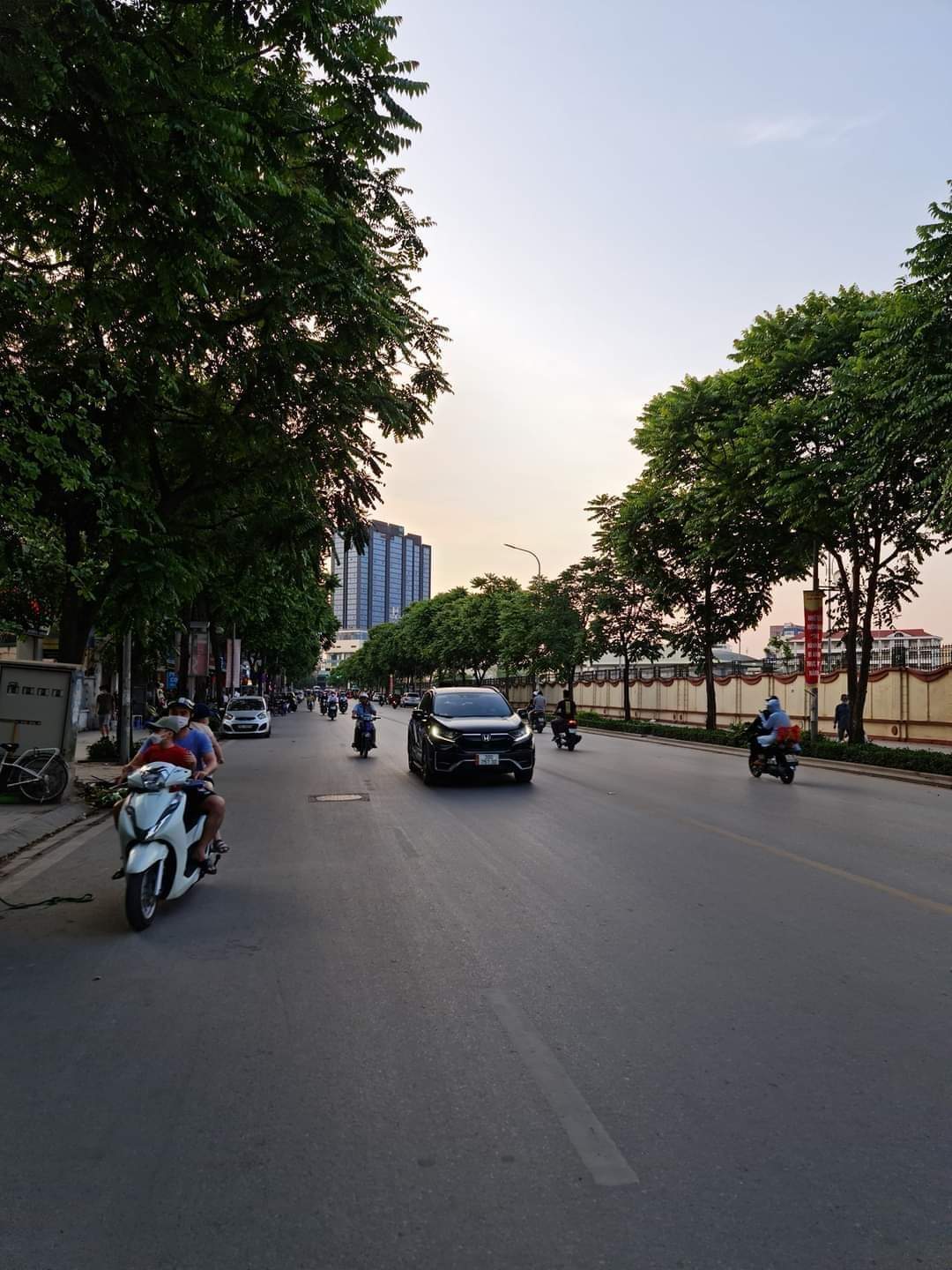 NHÀ BÁN MẶT PHỐ.LÔ GÓC. LÊ TRỌNG TẤN. DT 182M. 8 TẦNG. MT 5.6M. HƠN 60 TỶ.ĐANG CẦN BÁN.
