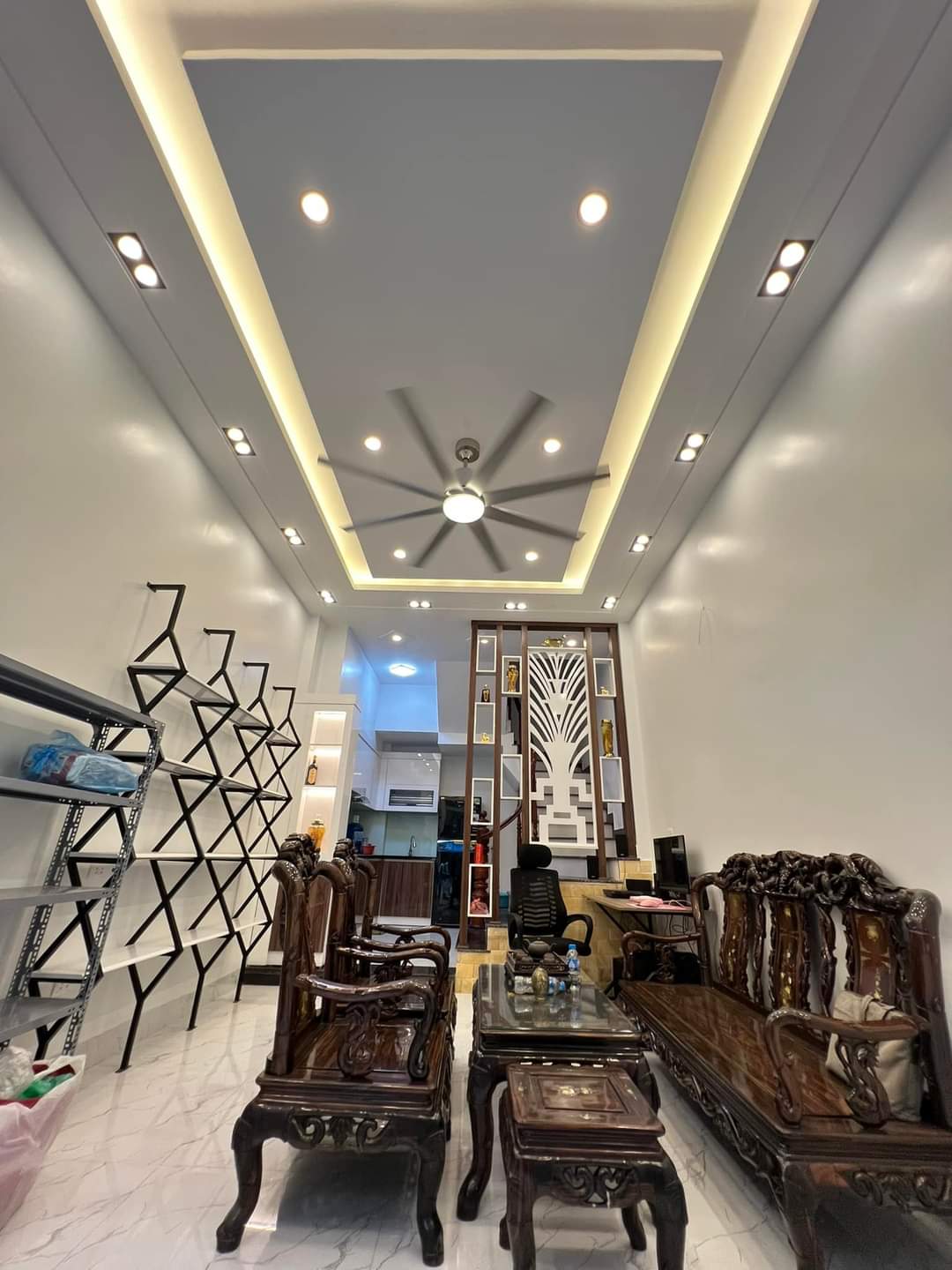 Bán nhà Mặt Ngõ Quỳnh, trung tâm quận Hai Bà Trưng 36m x 5 Tầng, Giá 6.4 tỷ. Nhà mớ đẹp,ôtô k.doanh sầm uất đa ngành.