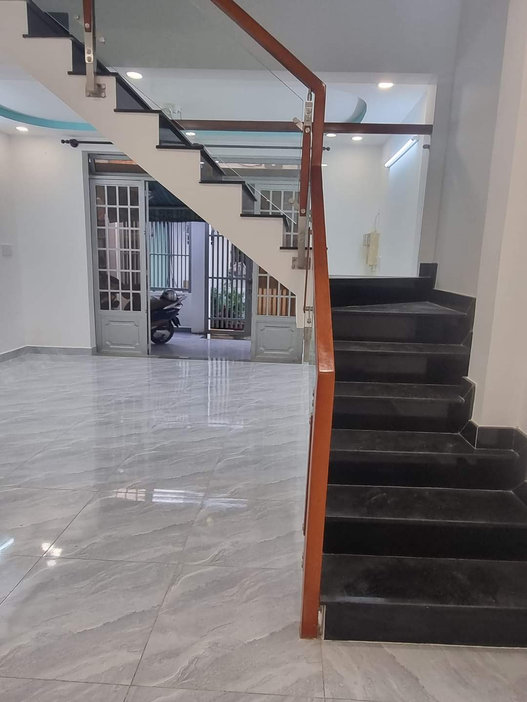 bán nhà chỉ nhỉnh 2 tỷ có ngay nhà Sổ Hồng riêng DT 60m2 Tân Thới Hiệp Quận 12