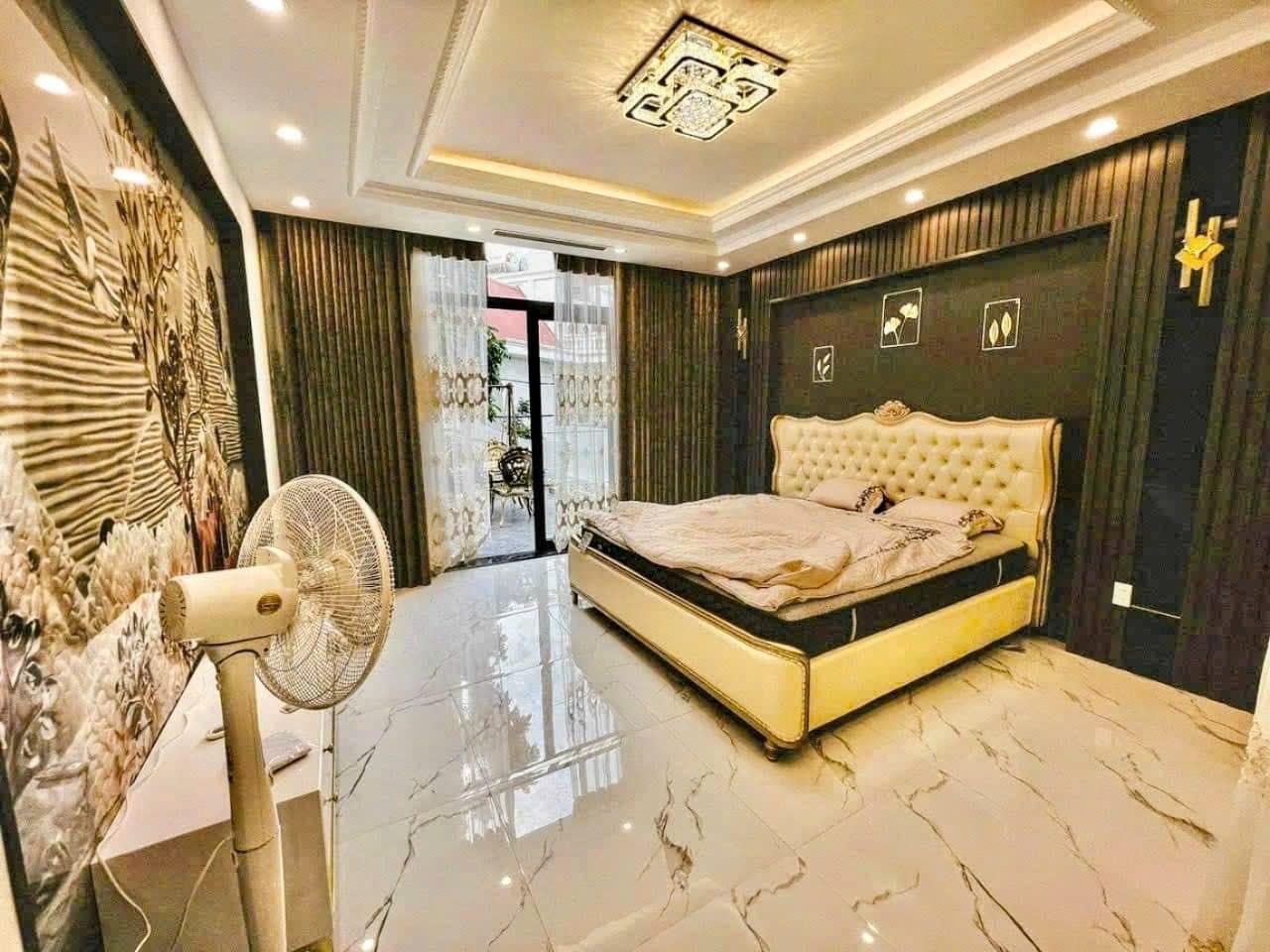 NGUYỄN KHUYẾN, VĂN QUÁN, Ô TÔ ĐỖ CỬA, NHỈNH 6 TỶ.