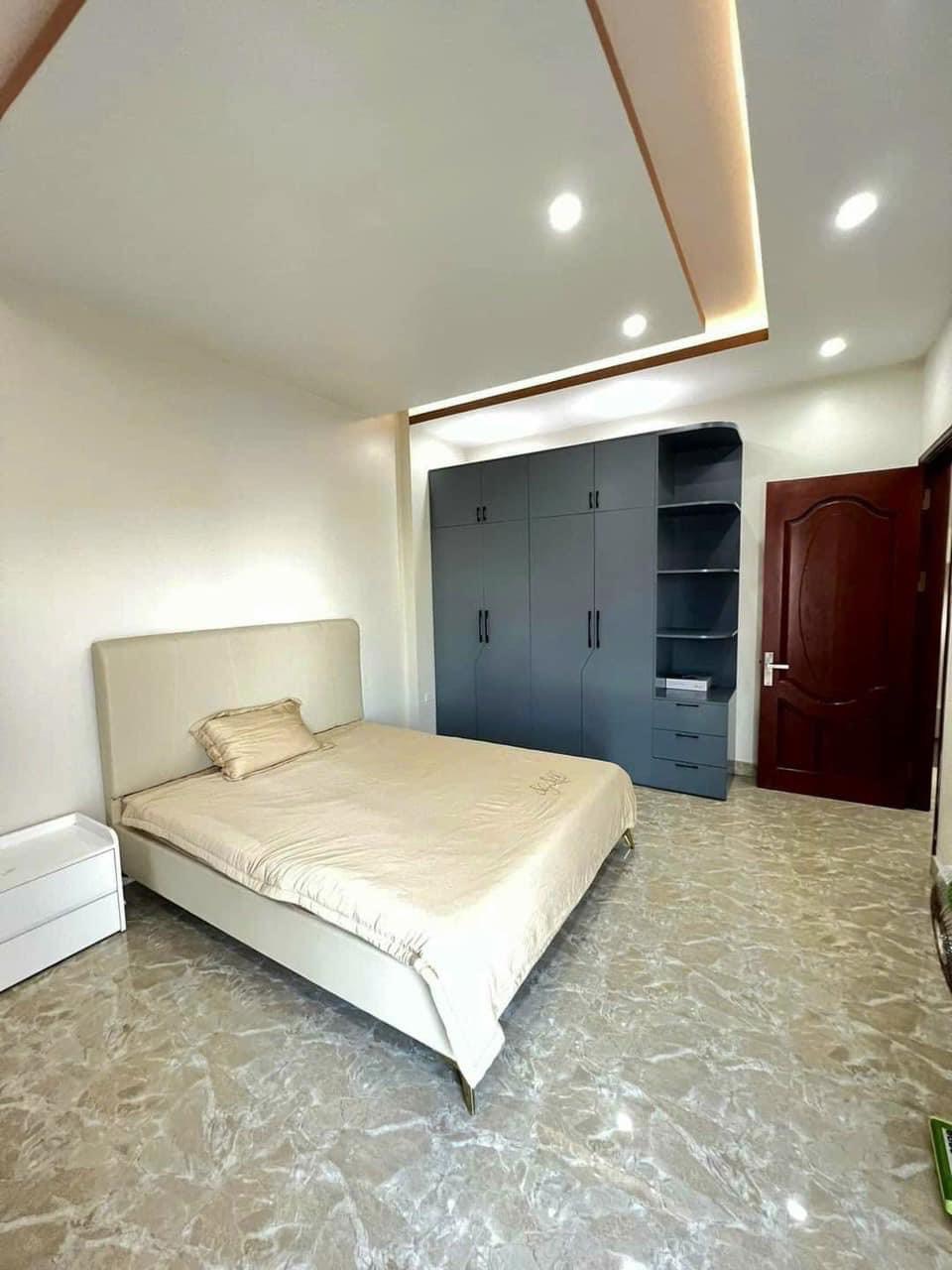 GIÁ ĐẸP ĐỂ MUA, TÂN TRIỀU, Ô TÔ ĐỖ CỬA, NHỈNH 6 TỶ.