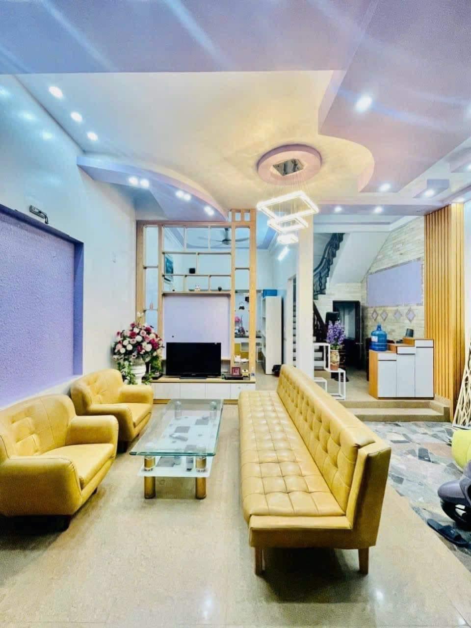 QUAN NHÂN ĐẸP QUÁ QUAN NHÂN ƠI, 43M, NHỈNH 5 TỶ.