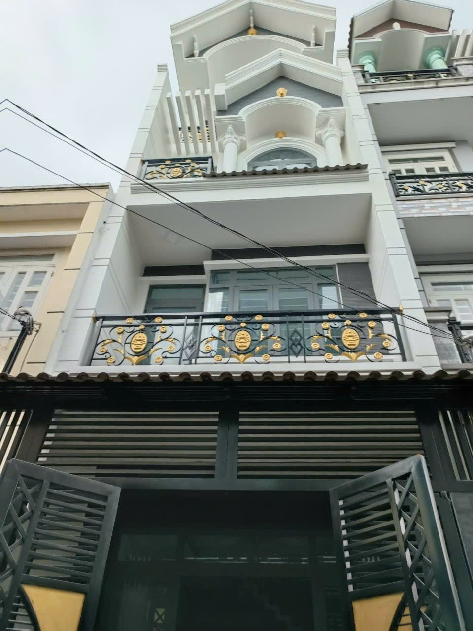 Mặt Tiền Kinh Doanh Hoà Hảo, 5 Tầng Đẹp Lung Linh, Mua Khai Thác Ngay.