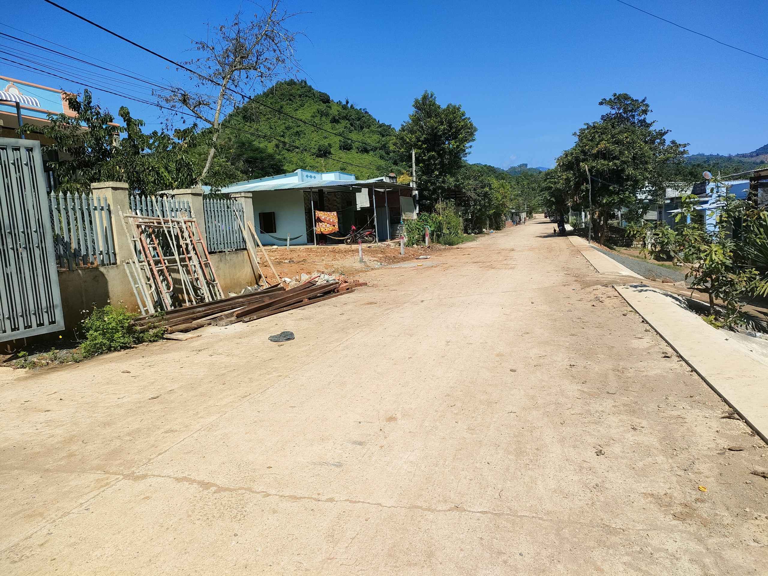 Bán đất Khánh Phú giá rẻ full thổ cư mặt đường bê tông 8m.