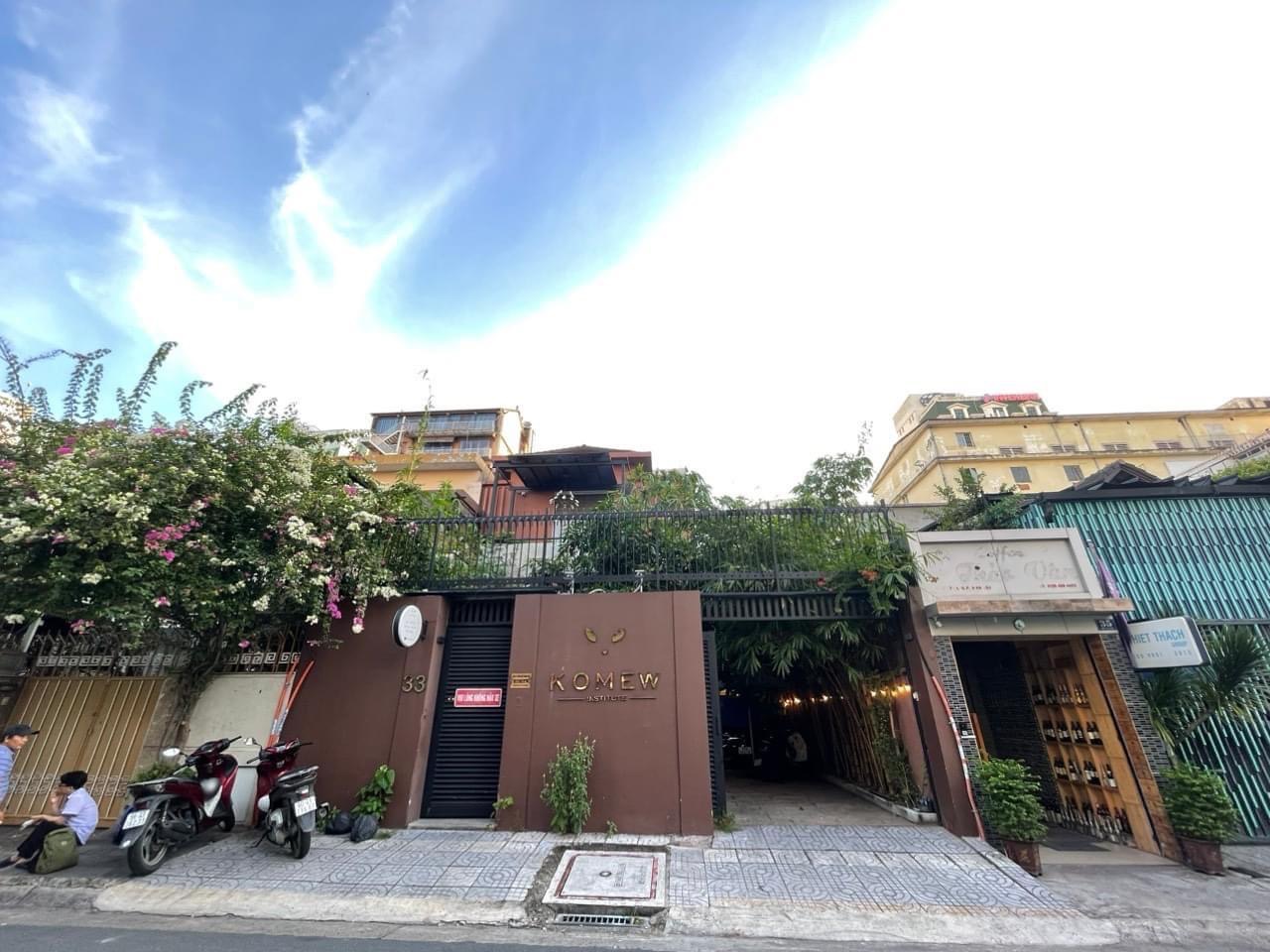 VILLA MẶT TIỀN Mai Thị Lựu, Quận 1- đẹp,mộc mạc