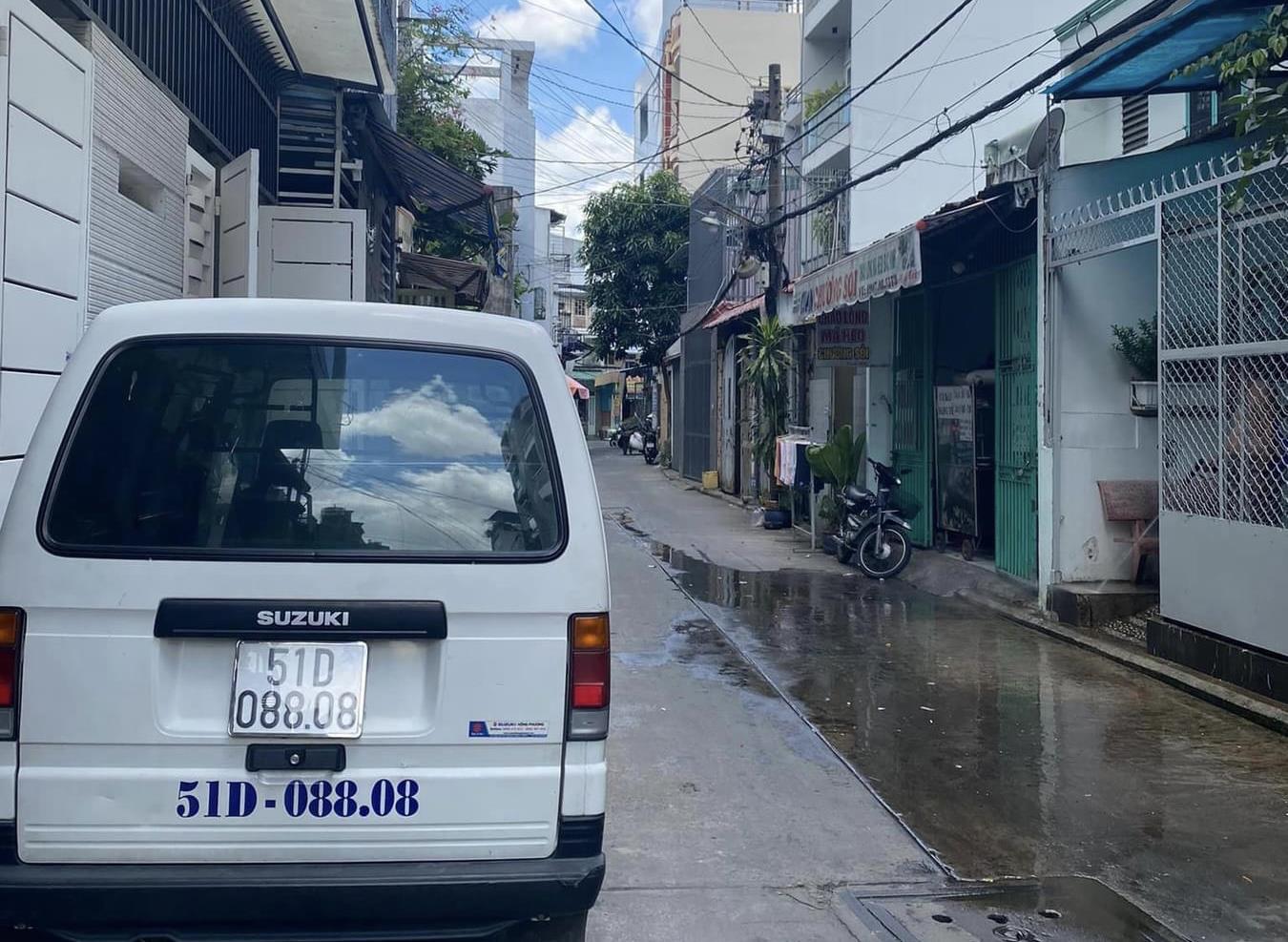 QUẬN TÂN PHÚ - KẾ BÊN ĐẦM SEN - GIÁP QUẬN 11- 102M2-4 TẦNG SÂN THƯỢNG.