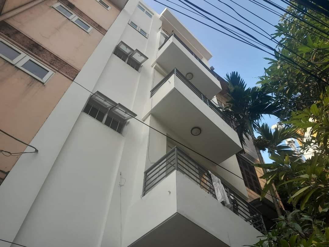 Cần bán gấp nhà phân lô Phạm Tuấn Tài 39m2, 5T, mt rộng, ô tô tránh dừng đỗ vào nhà, kinh doanh, hơn 9 tỷ.