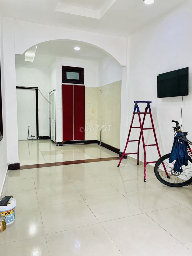 Nhà gần trường THPT NGuyễn Chí Thanh (6x11m).