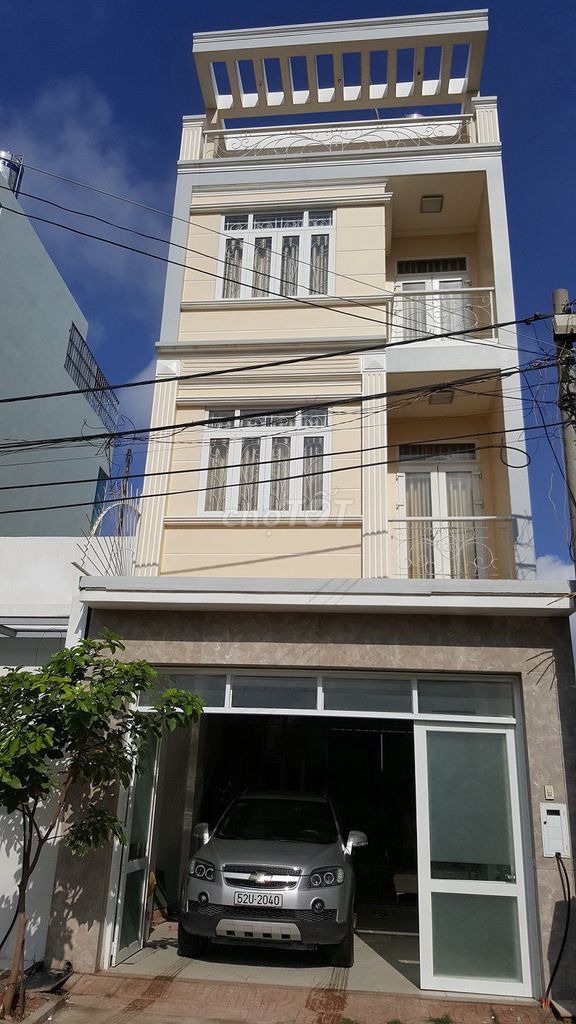 Nhà 3 tầng mới đẹp gần Huỳnh Tấn Phát, 4 phòng ngủ.