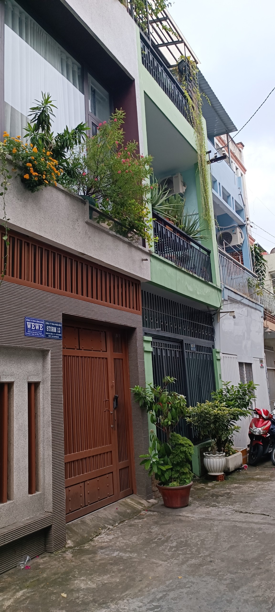 Tôi cần cho thuê nhà hẻm xe hơi 1025/ CMT8, 3 phòng ngủ.