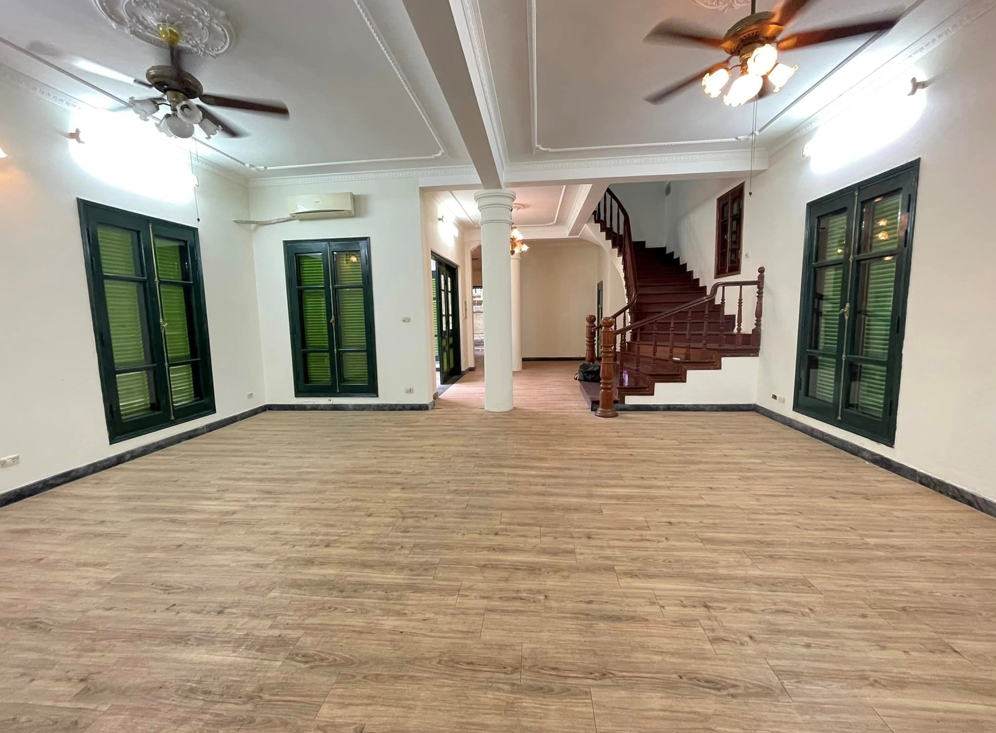 Bán nhà Trần Quý Kiên, Cầu Giấy, Phân Lô – Vỉa hè Kinh doanh 4 tầng diện tích 60m2 16 tỷ.