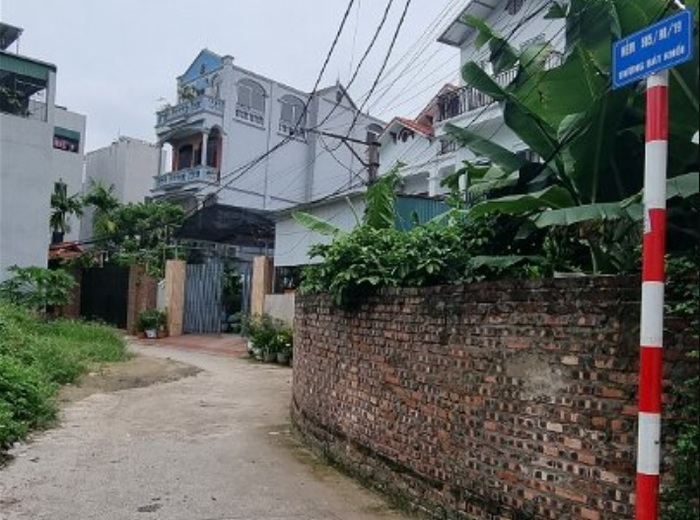 Mua bán nhà ngõ 565 Bát Khối ngõ nhỏ giá chỉ từ 90 triệu đồng/m2