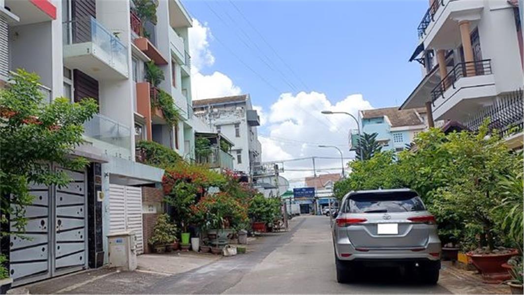 Bán nhà Gần đường Tô Ngọc Vân 60m ngang 5 x 12 - hẻm ô tô 5m chỉ 4 tỷ hơn.