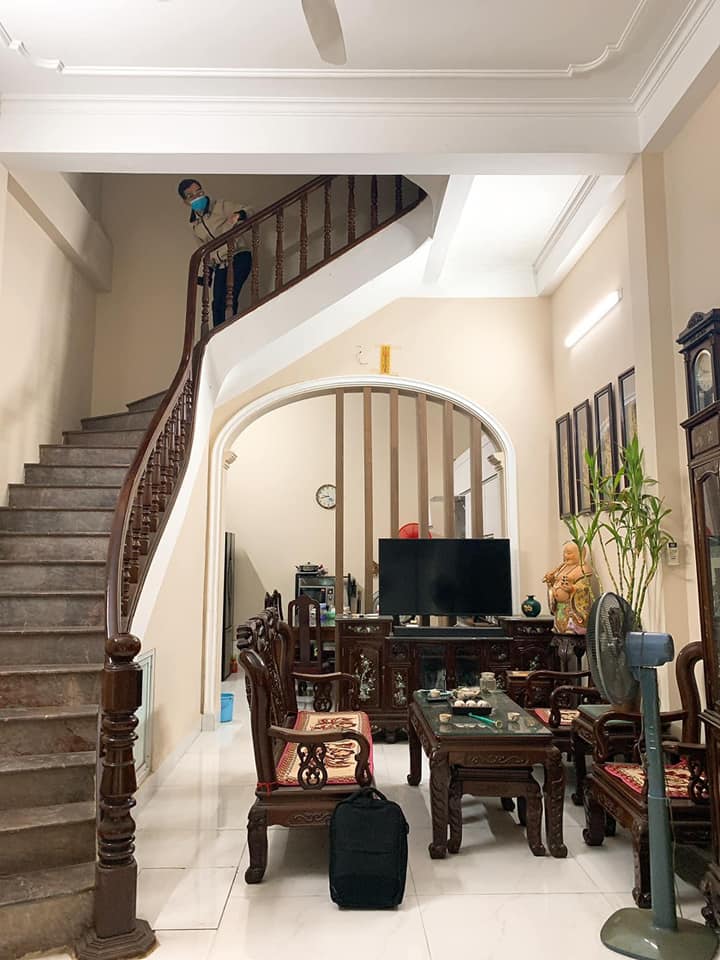 HIẾM Bán Nhà Hoàng Quốc Việt 60m Phân lô Ô tô tránh 2 thoáng Sát mặt phố kinh doanh đỉnh.