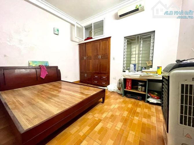 Nhà phố Lâm Du, Bồ Đề quận Long Biên. Vị trí giao thông thuận tiện, gần Cầu Chương Dương, Mipec Long Biên. 50M2 5T 6.5.