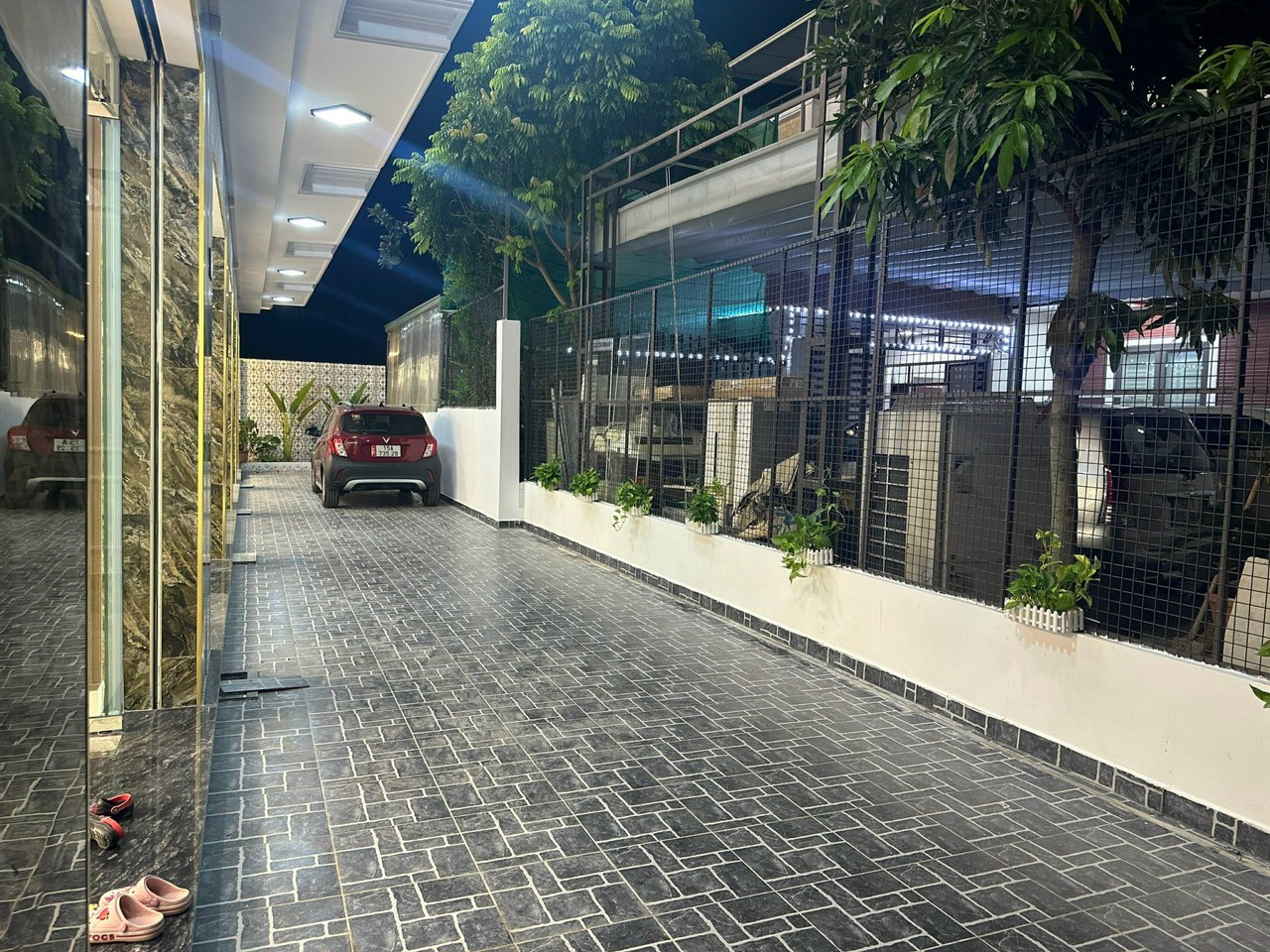 Bán nhanh nhà xây mới Khúc Thừa Dụ 66m2 ô tô đỗ cửa.