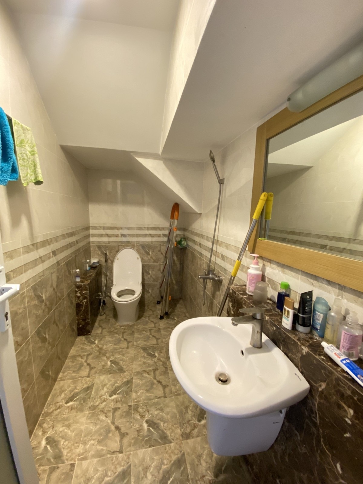 Bán nhà mặt tiền Nguyễn Văn Luông 4 lầu đúc, 5PN, ngang 4.5 dài 16, giá 13.7 tỷ.