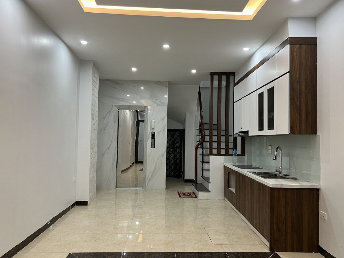Ngọc lâm, Long Biên 43m2, 5 tầng, giá hơn 6 tỷ