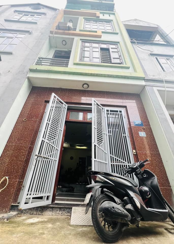 Bán nhà 4.55 tỷ, ô Tô đỗ cửa, đường Văn Hội, 42m2 4 tầng, MT 4.2m. Bắc Từ Liêm. 0965283789