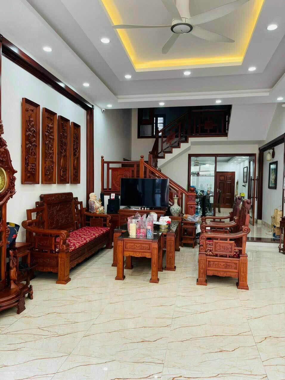 Bán Nhà Hơn 5 Tỷ Phường Thuỵ Phương, View Hồ Lô Góc - GARA Ô Tô 57m2.