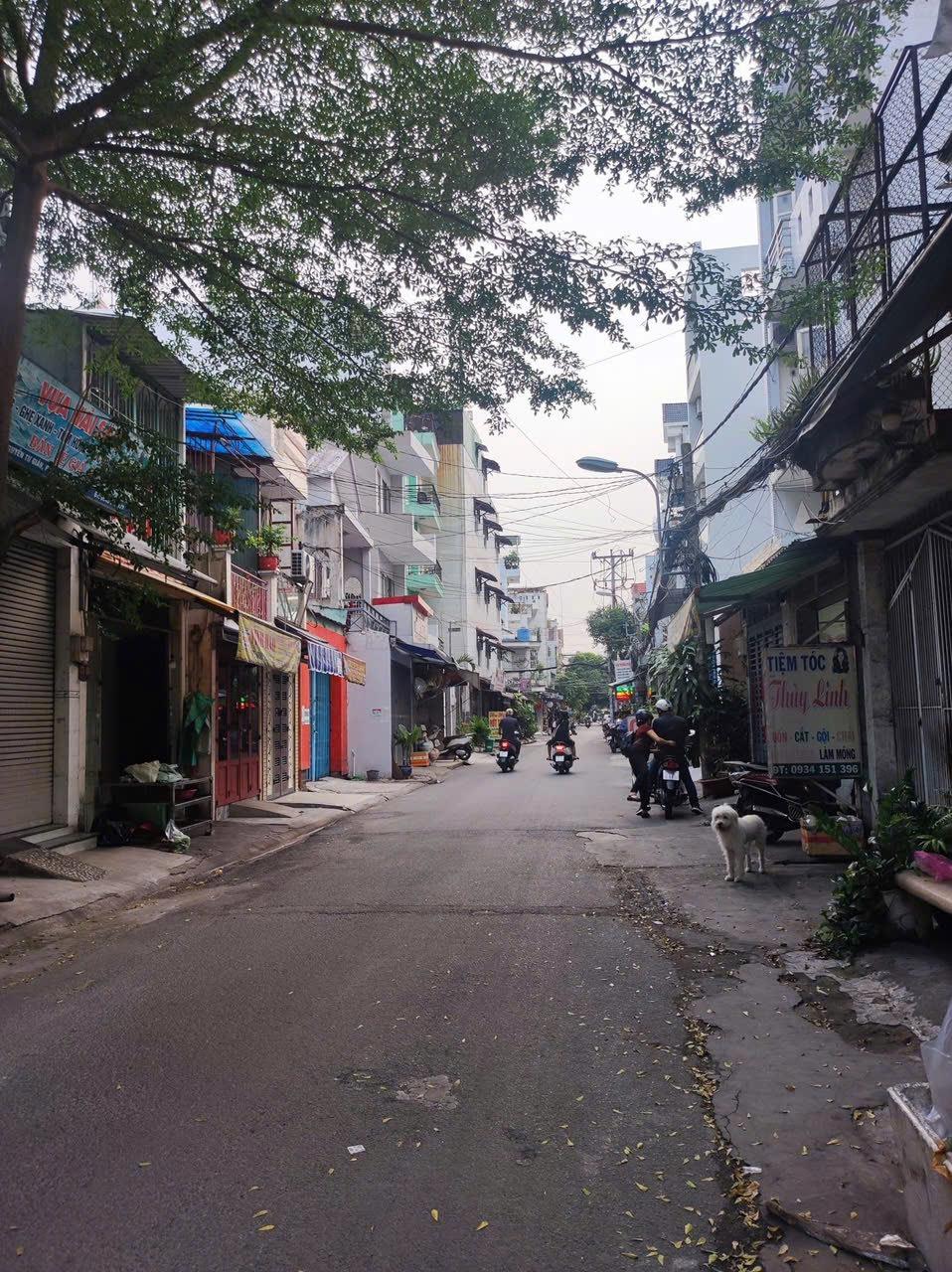 HÓTHÓTHÓTCHỈ 3,9 TỶ CÓ NHÀ 40M2 -1TRỆT-2LẦU BTCT-4PN-NẰM NGAY TRUNG TÂM VỊ TRÍ ĐẮC ĐỊA PHAN HUY ÍCH -GV-LH