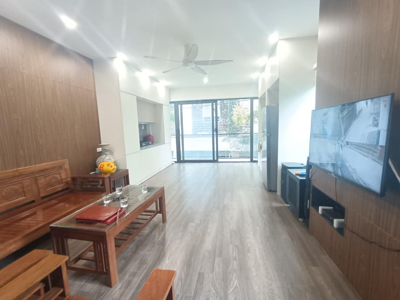 NHỈNH 2 TỶ - NHÀ RỘNG -2 THOÁNG - PHỐ GIA QUẤT - LONG BIÊN - Ô TÔ ĐỖ GẦN.