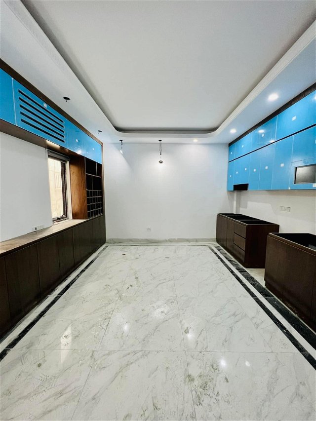 Nguyễn Sơn 72m2, 8 tầng, lô góc, kinh doanh, giá hơn 18 tỷ.