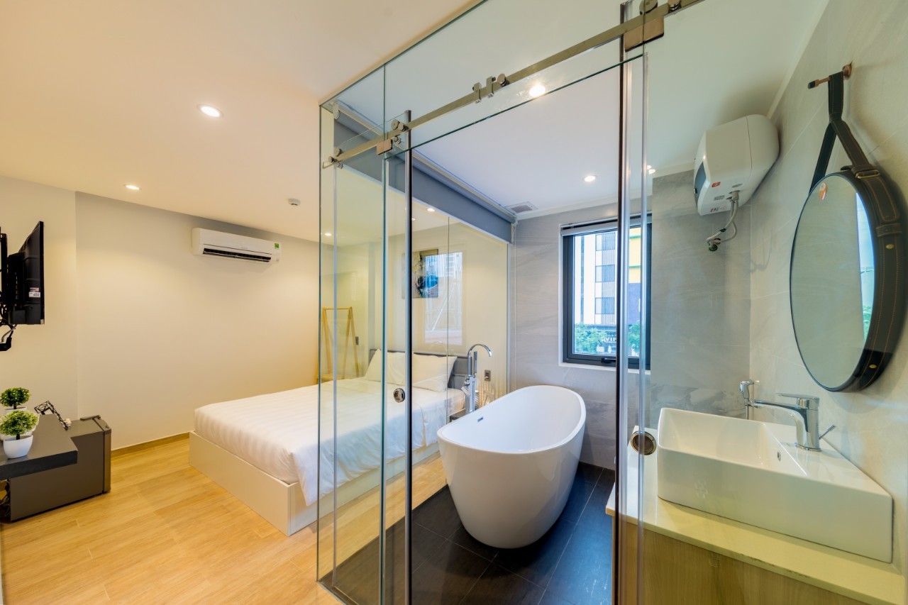 Cần bán Khách Sạn Quận Sơn Trà Đà Nẵng 800M Đến Biễn Mỹ Khê 8 Tầng 17 Phòng.