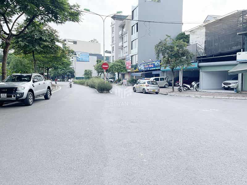 Bán 90m2 đất mặt hồ Ben - Thạch Bàn, Long Biên. Đường đi vào Himlam Thạch Bàn ( Ngõ 63 Cổ Linh ).