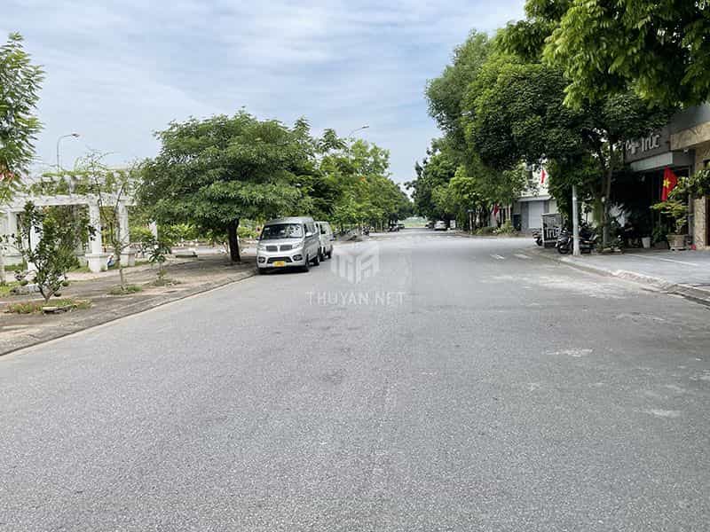 Cần bán 49m2 đất mặt phố Phạm Khắc Quảng - View vườn hoa, ngay chợ và trường học các cấp.