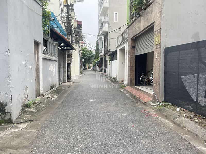 Cần bán 52,5m2 đất ngay bên hông nhà hàng Hương Quê - Giang Biên - Long Biên.