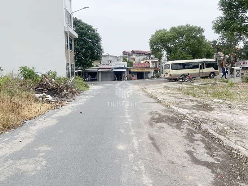 Cần bán 90m2 đất đấu giá Làng Cam. Sau đất là đường quy hoạch mở rộng 40m chạy về Vin Long Biên.