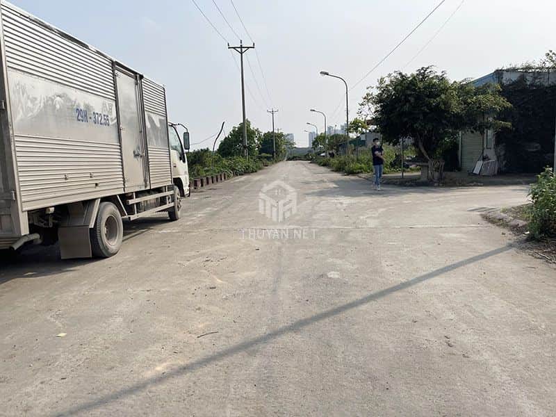 Cần bán 55,6m2 đất tổ 15 Phường Thạch Bàn. Khổ đẹp đường ô tô con chạy tới.