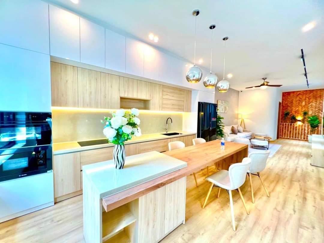 BÁN NHÀ GV - NGANG KHỦNG GẦN 7M - TẶNG NỘI THẤT