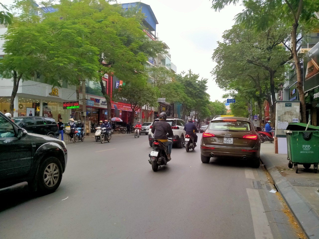 Bán nhà mặt phố Nhân Hòa, quận Thanh Xuân: - Diện tích 63m2, xây 6 tầng..