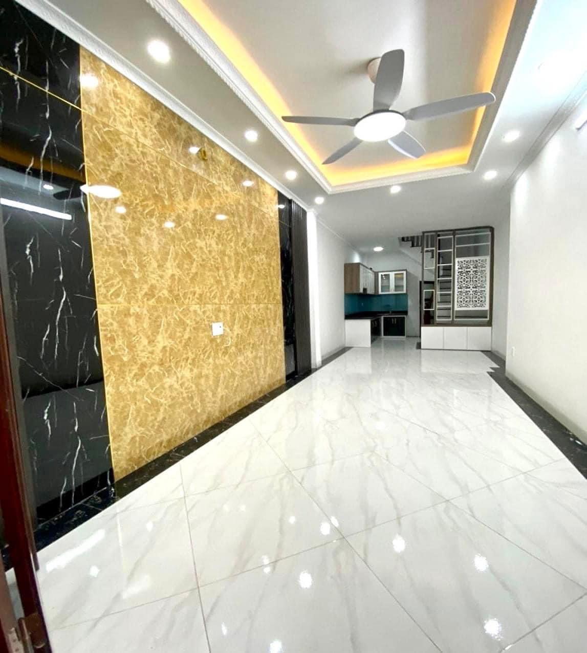 Bán nhà Minh Khai, 42m x 5T x 5 tỷ, GẦN PHỐ - NGÕ THOÁNG - NÔNG - Ô TÔ CÁCH 30M.