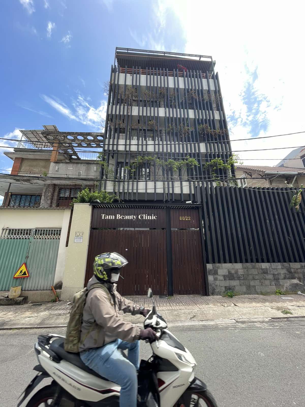 Nhà bán đường Đinh Tiên Hoàng, P.ĐK, Q.1,DT 12,78x21,75, 218m2m2, KC: 2 tầng, . 135 Tỷ.".